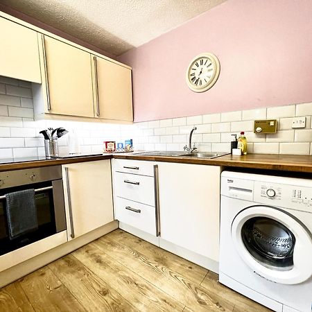 Apartamento Ground Floor Flat With Free Parking & Wifi Glasgow Exterior foto