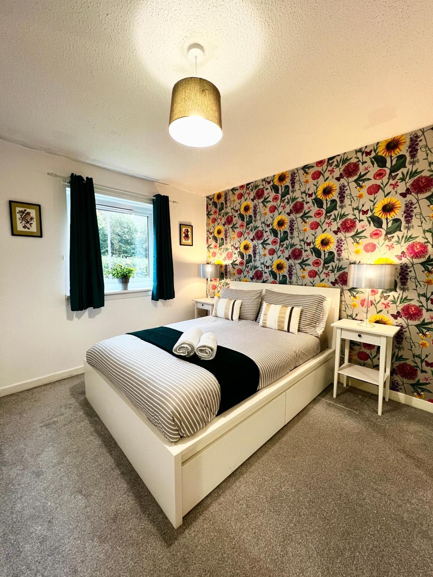 Apartamento Ground Floor Flat With Free Parking & Wifi Glasgow Exterior foto