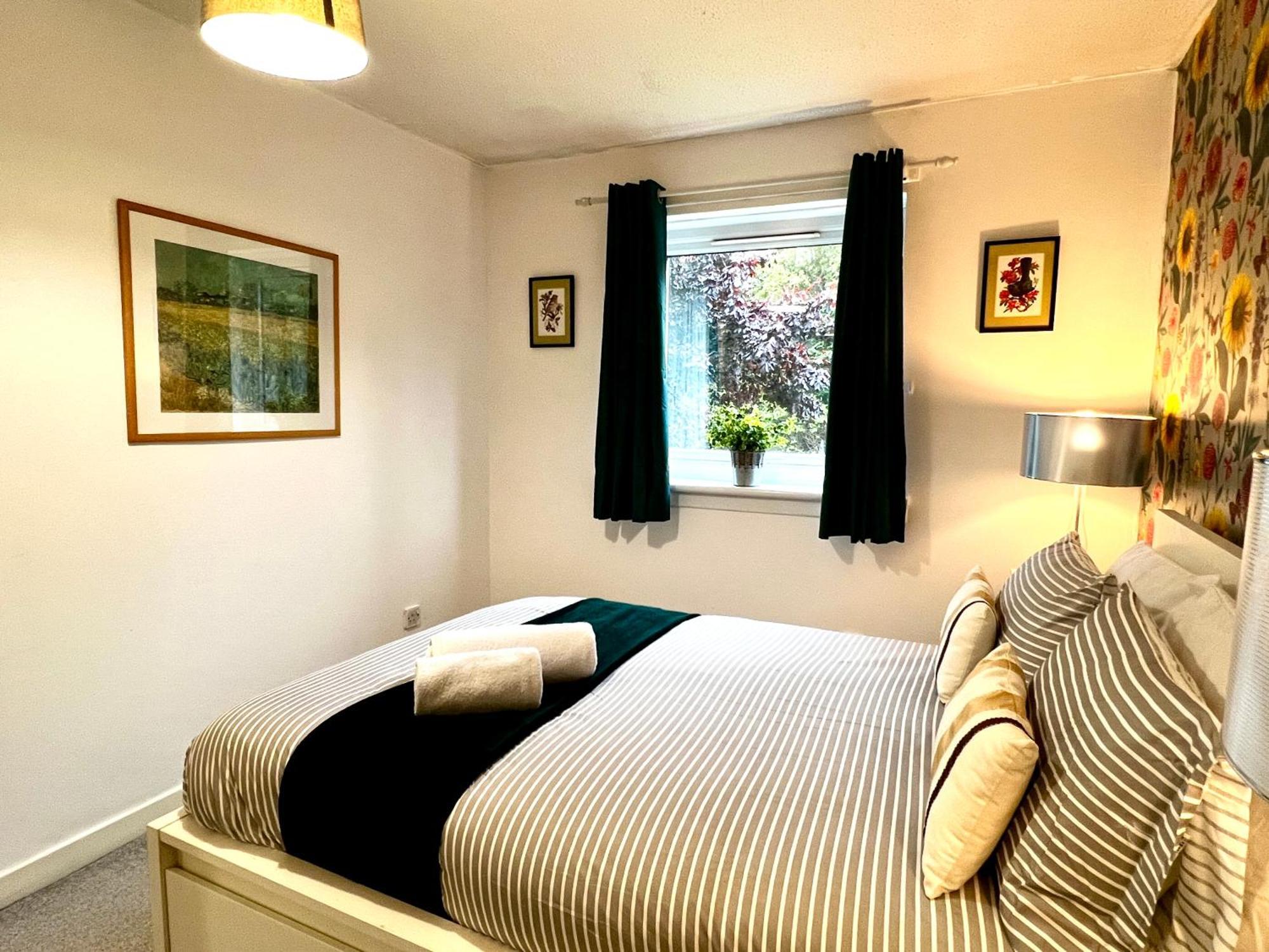Apartamento Ground Floor Flat With Free Parking & Wifi Glasgow Exterior foto
