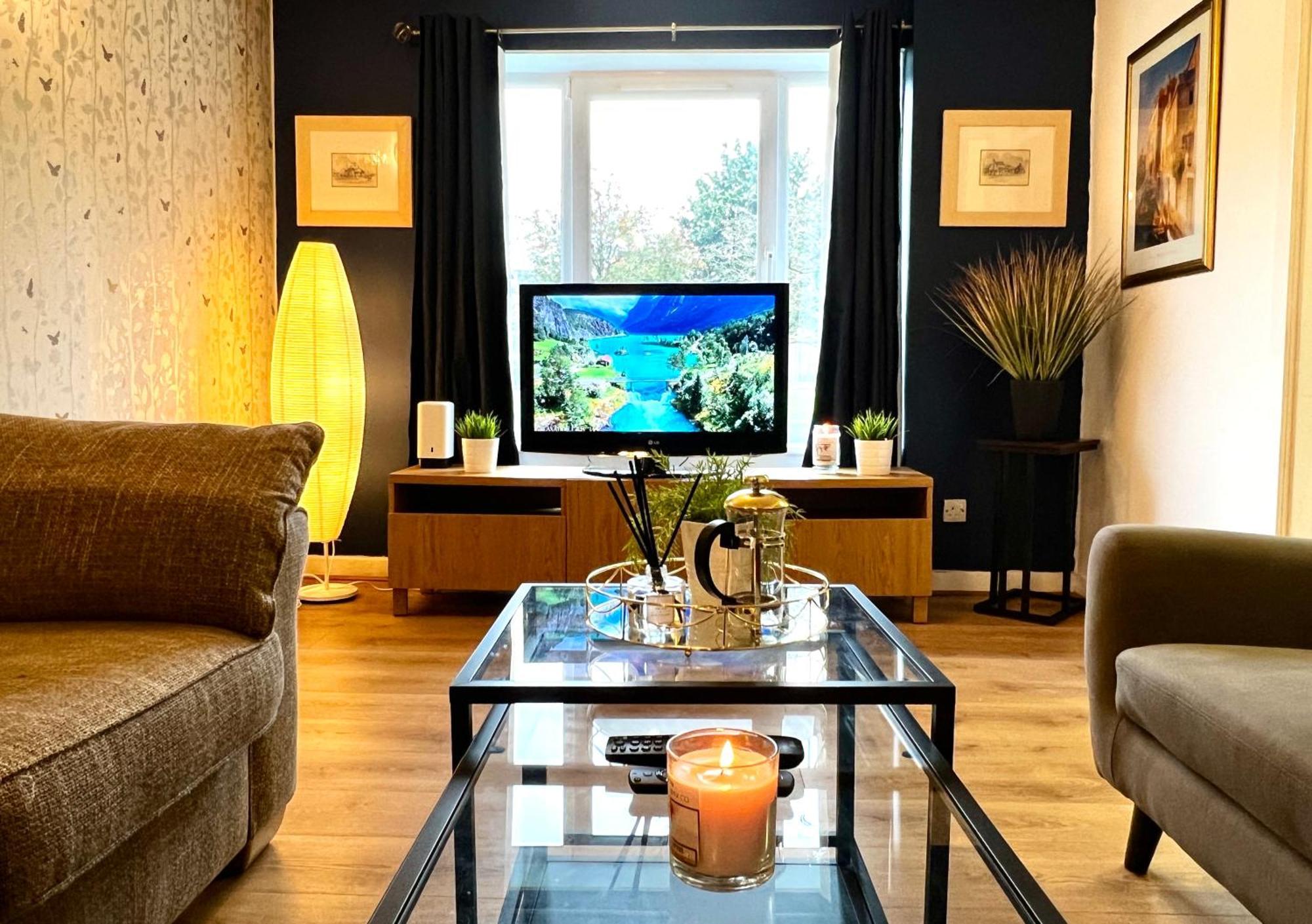 Apartamento Ground Floor Flat With Free Parking & Wifi Glasgow Exterior foto