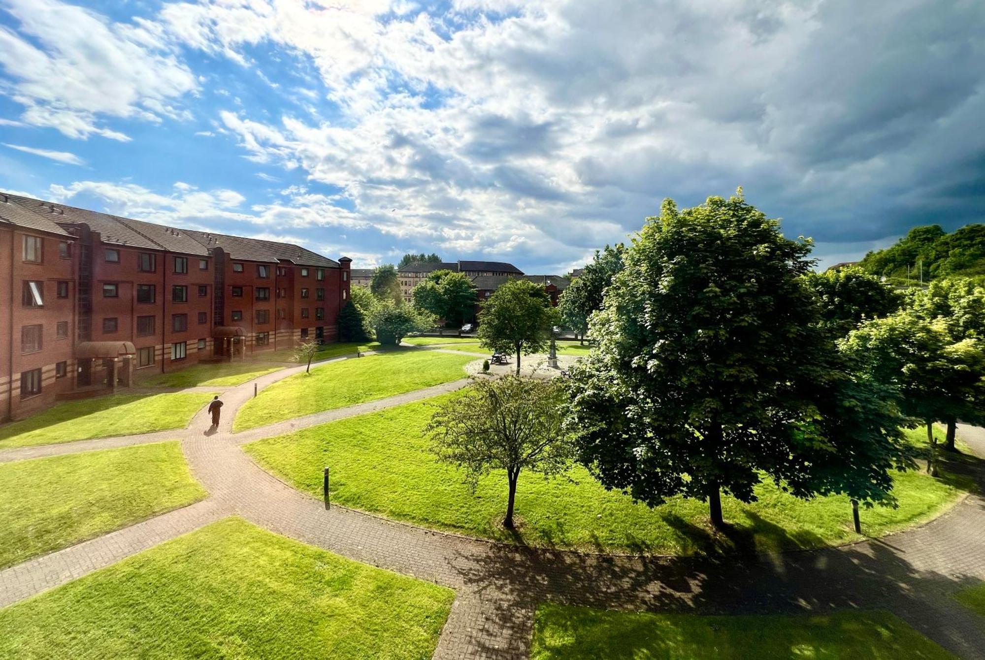 Apartamento Ground Floor Flat With Free Parking & Wifi Glasgow Exterior foto